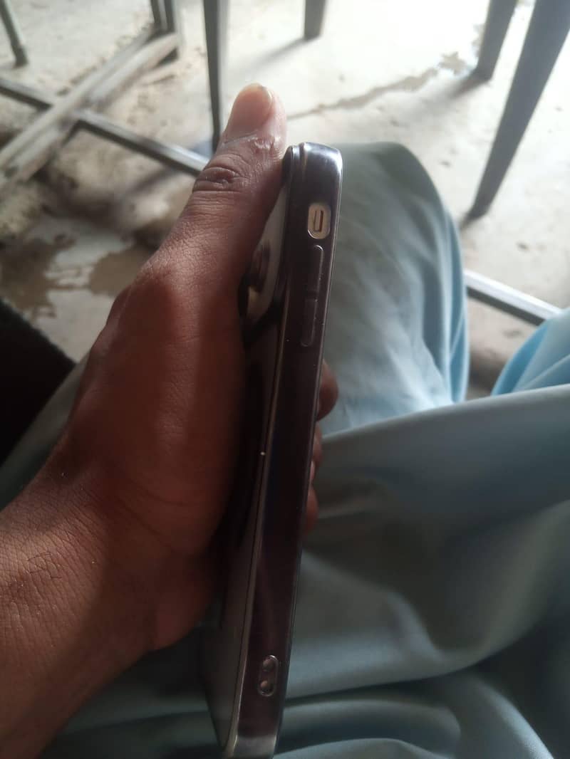 Apple iPhone X 4