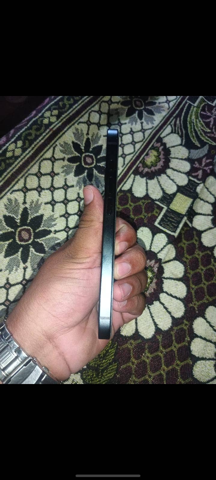 Apple iPhone 16e 1