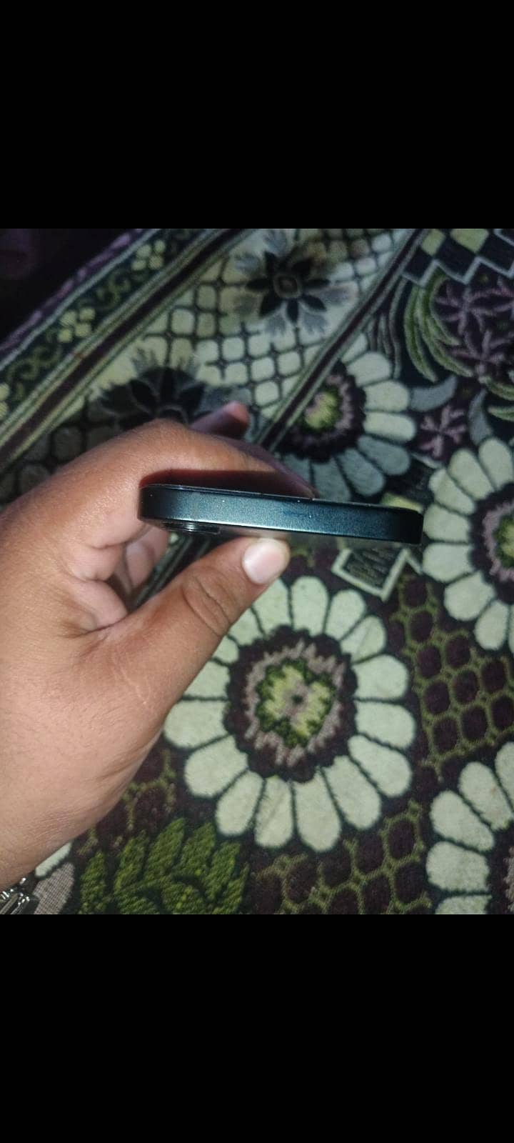 Apple iPhone 16e 2