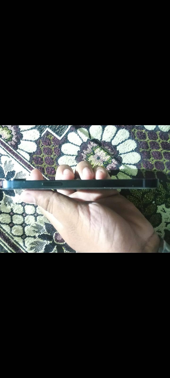 Apple iPhone 16e 3