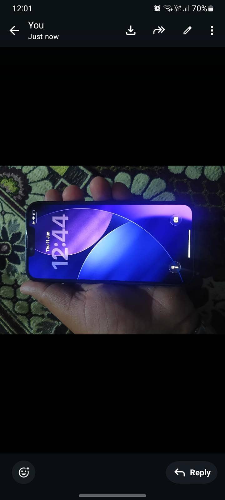 Apple iPhone 16e 4