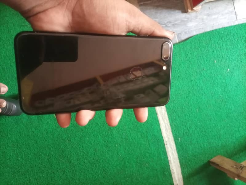 Apple iPhone 7 Plus 1