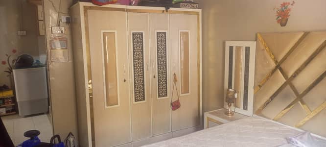 bedroom set.