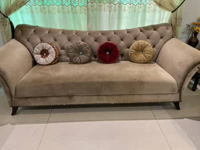 Sofa set for sale.