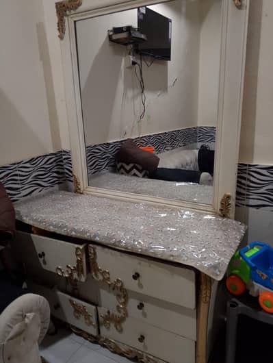 dressing table with matching side tables
