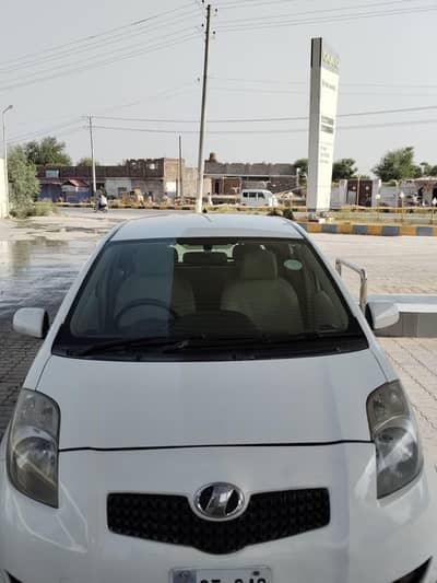 outstanding vitz model 2006/11 register Islamabad engine 1000cc