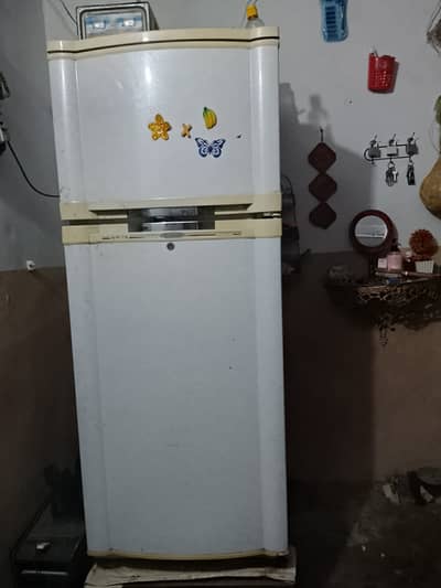 REFRIGRATOR FOR SALE