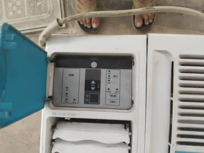 window AC used all ok hai contact No 03442752024