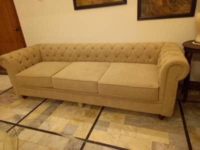 it's new Chesterfield sofa 3+ 1