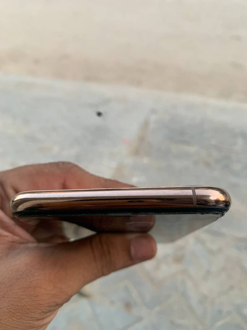 Apple iPhone 11 Pro Max 2