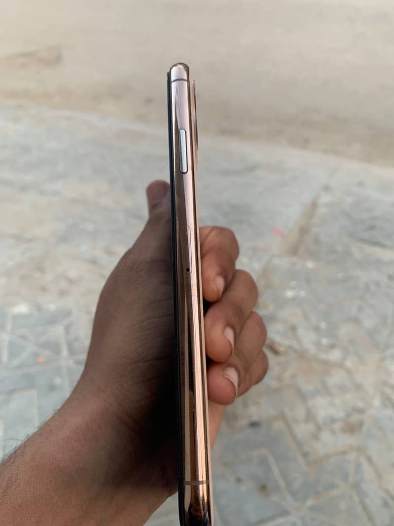 Apple iPhone 11 Pro Max 6