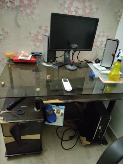 Used computer & accessories, Ttable & chair (complete setup)
