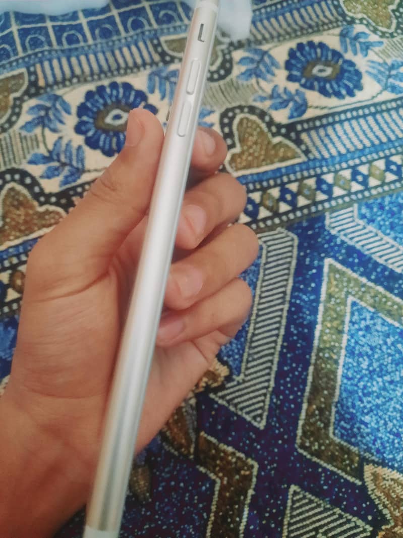 Apple iPhone 6 Plus 4