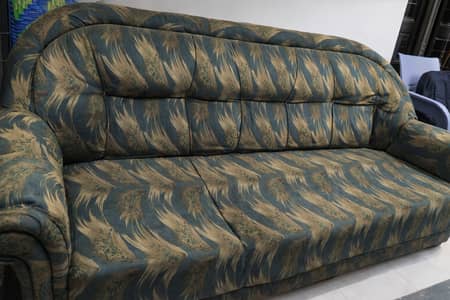 5 Seater Heavy weight sofaset with classical frame