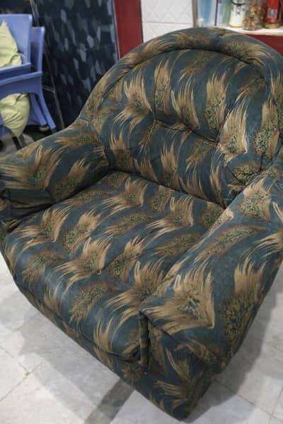 5 Seater Heavy weight sofaset with classical frame