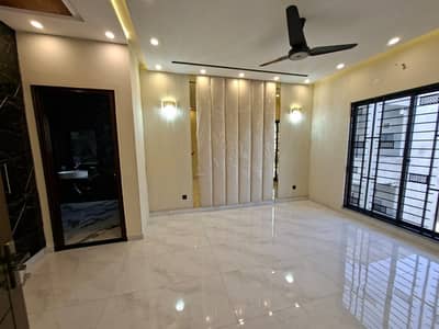 1 KANAL BRAND NEW DOUBLE STORY HOUSE AVAILABLE FOR RENT