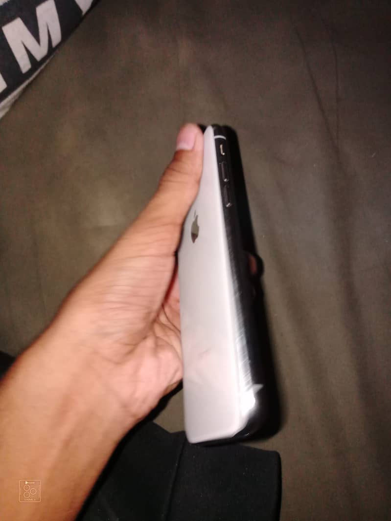 iPhone X 4