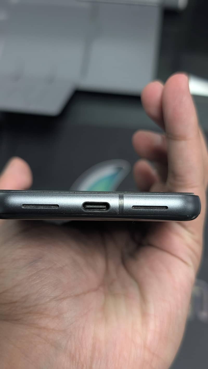 Google Pixel 8 4
