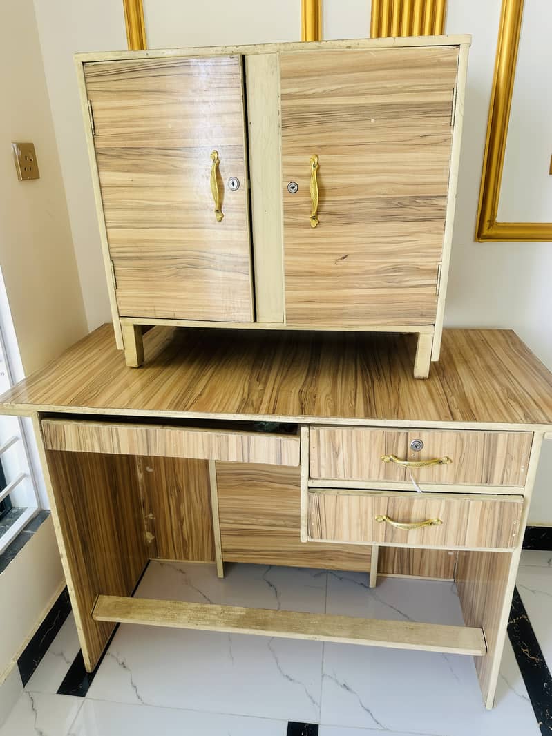 Computer table 1