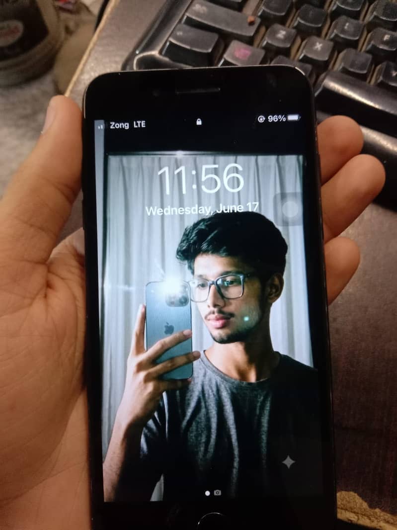 Apple iPhone 7 Plus 0