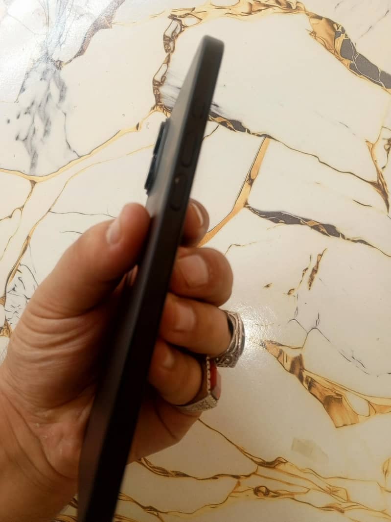 Apple iPhone 16 Plus 1