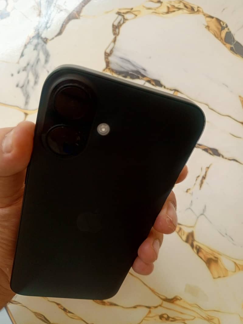 Apple iPhone 16 Plus 3
