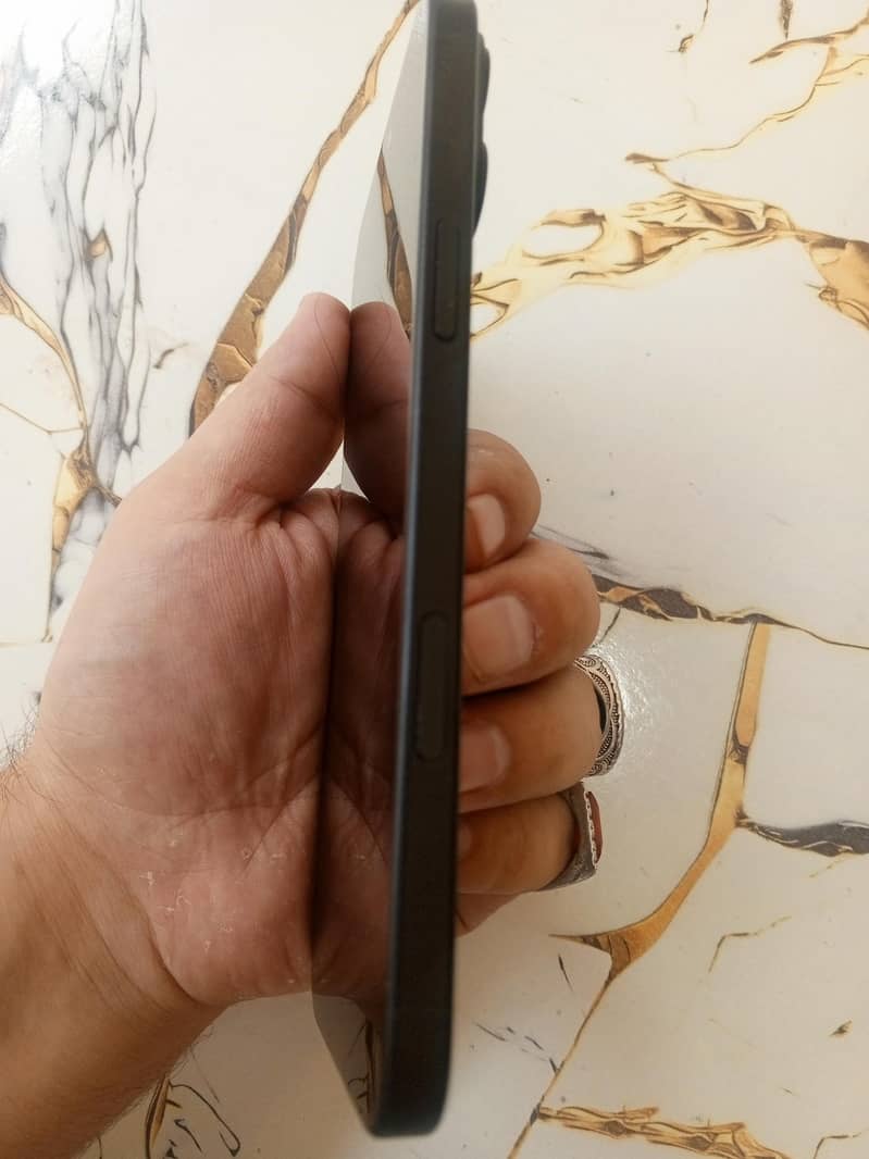 Apple iPhone 16 Plus 5
