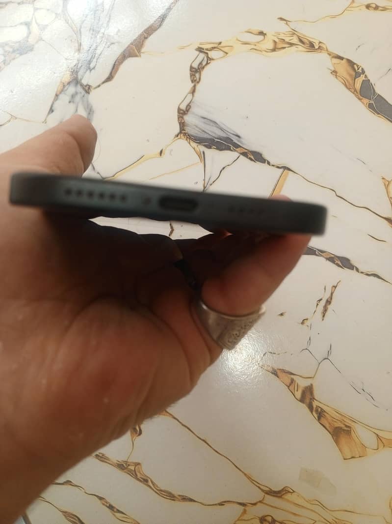 Apple iPhone 16 Plus 8