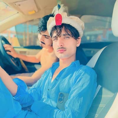 job ki sakht zarorat hay