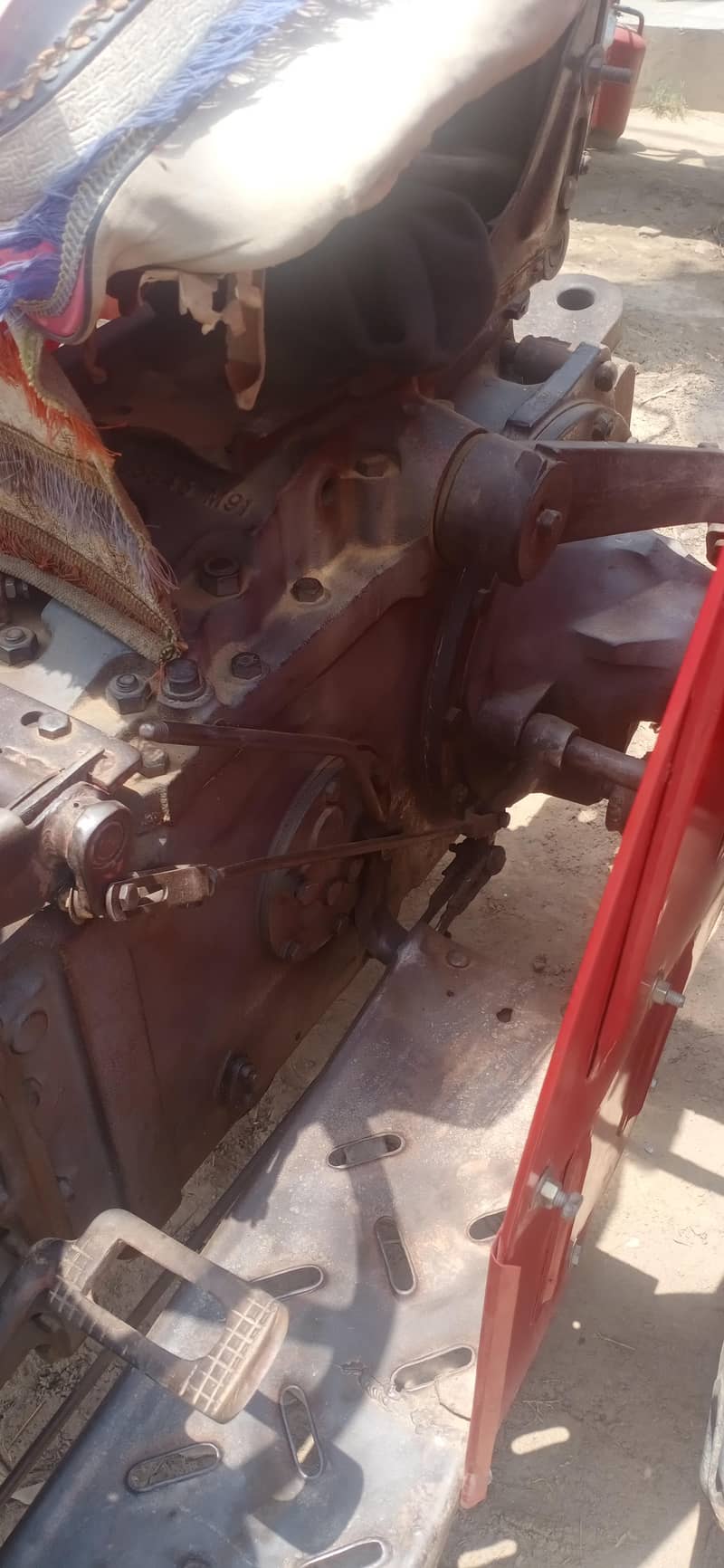MF 240 model 2002 4