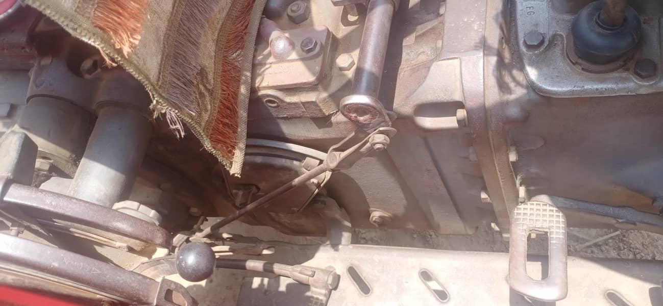 MF 240 model 2002 11