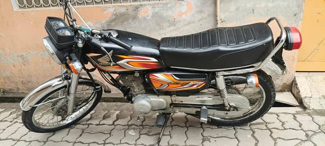Honda 125 For sale 2022 model in good condition contact 03369940094