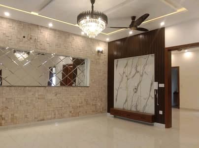 Get An Attractive House In Lahore Under Rs. 28000000