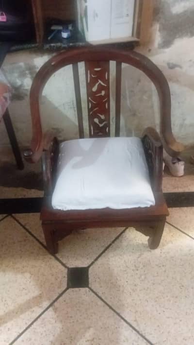 new sngl sofa type chairs best condition urgnt sale 6000 RS
