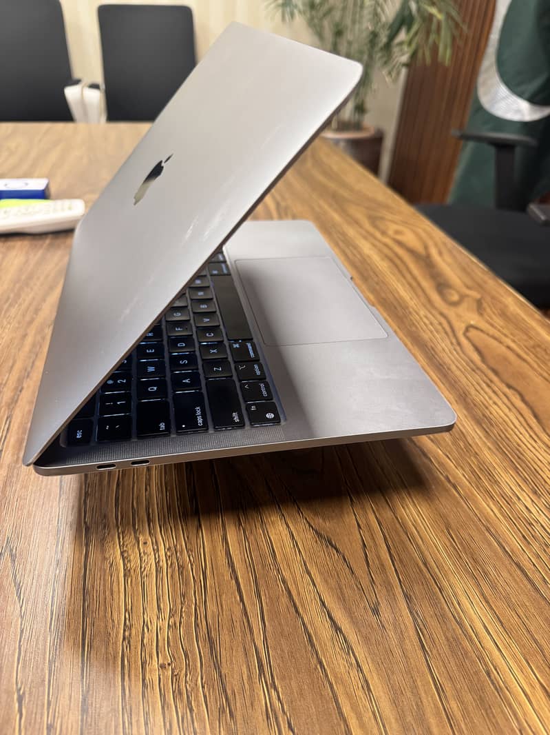 MacBook Pro M2 4