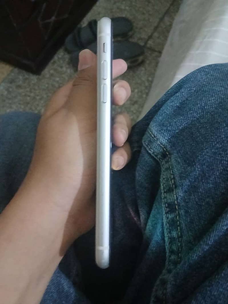 Apple iPhone 11 0