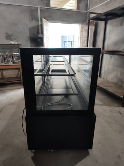 Cake counter, cake chiller, cake display, bakery display