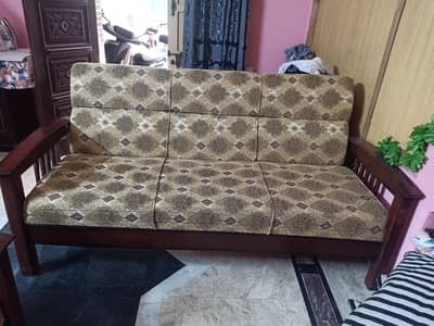 5 seater sofa set neat and clean condition