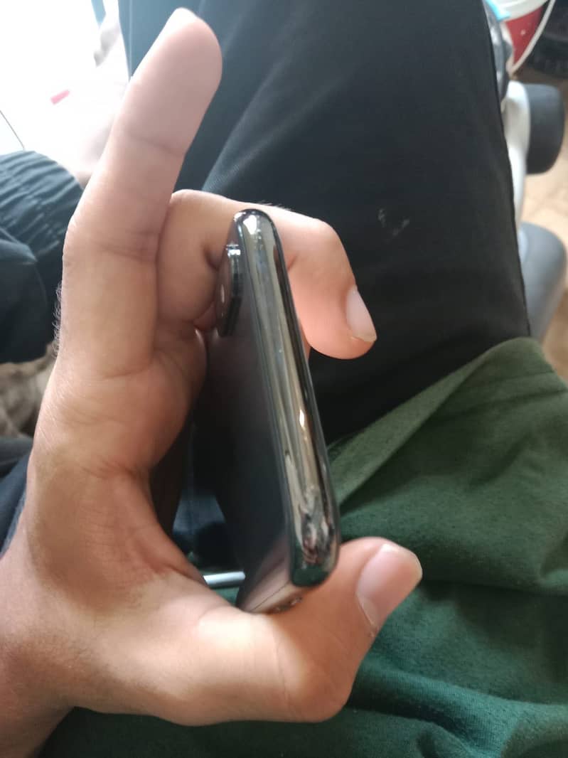 Apple iPhone X 3