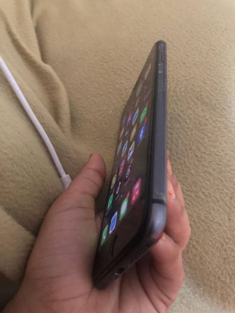Apple iPhone 8 Plus 0