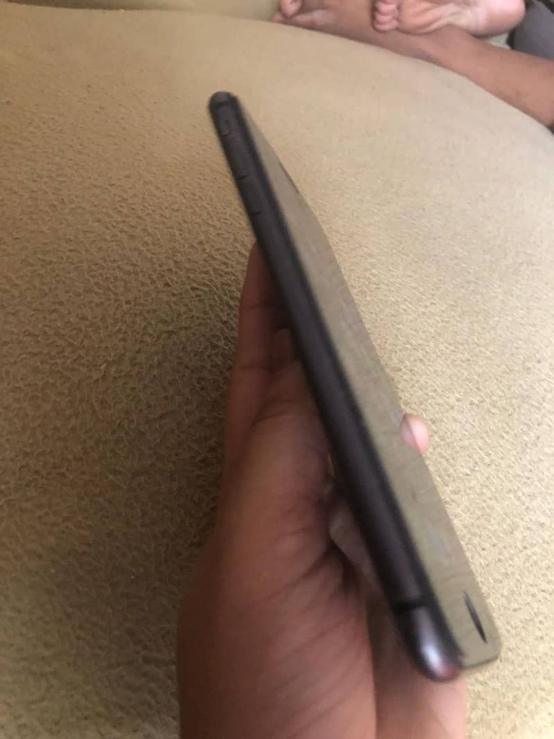 Apple iPhone 8 Plus 1