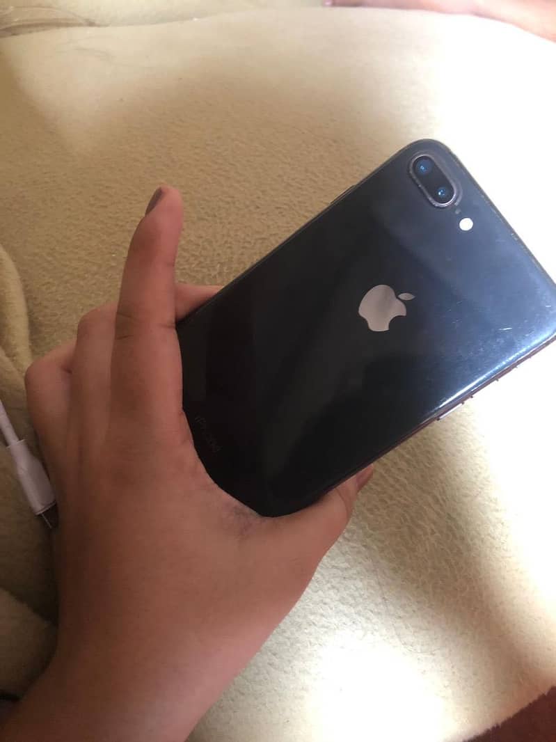 Apple iPhone 8 Plus 2