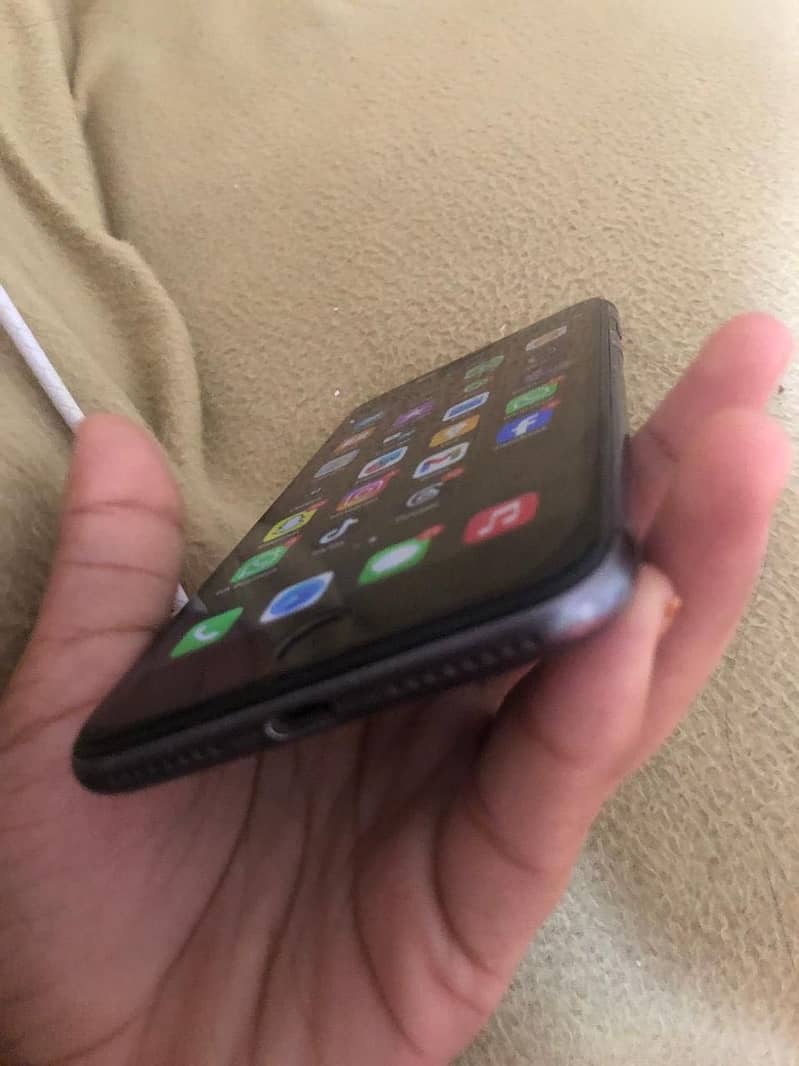 Apple iPhone 8 Plus 6