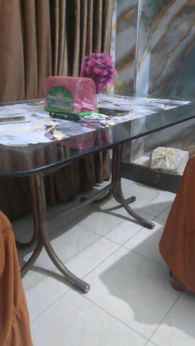 Glass dinning table
