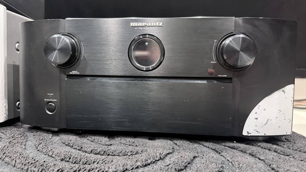 Marantz AV7701 Preamp / Processor 0