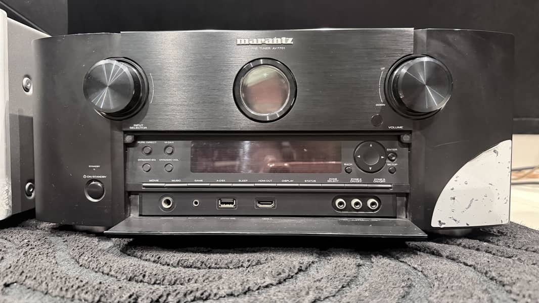 Marantz AV7701 Preamp / Processor 1