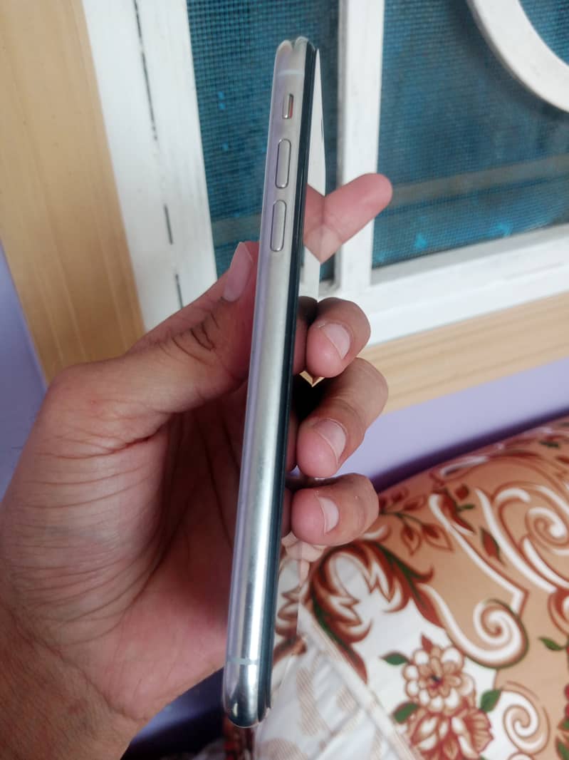 Apple iPhone X 3