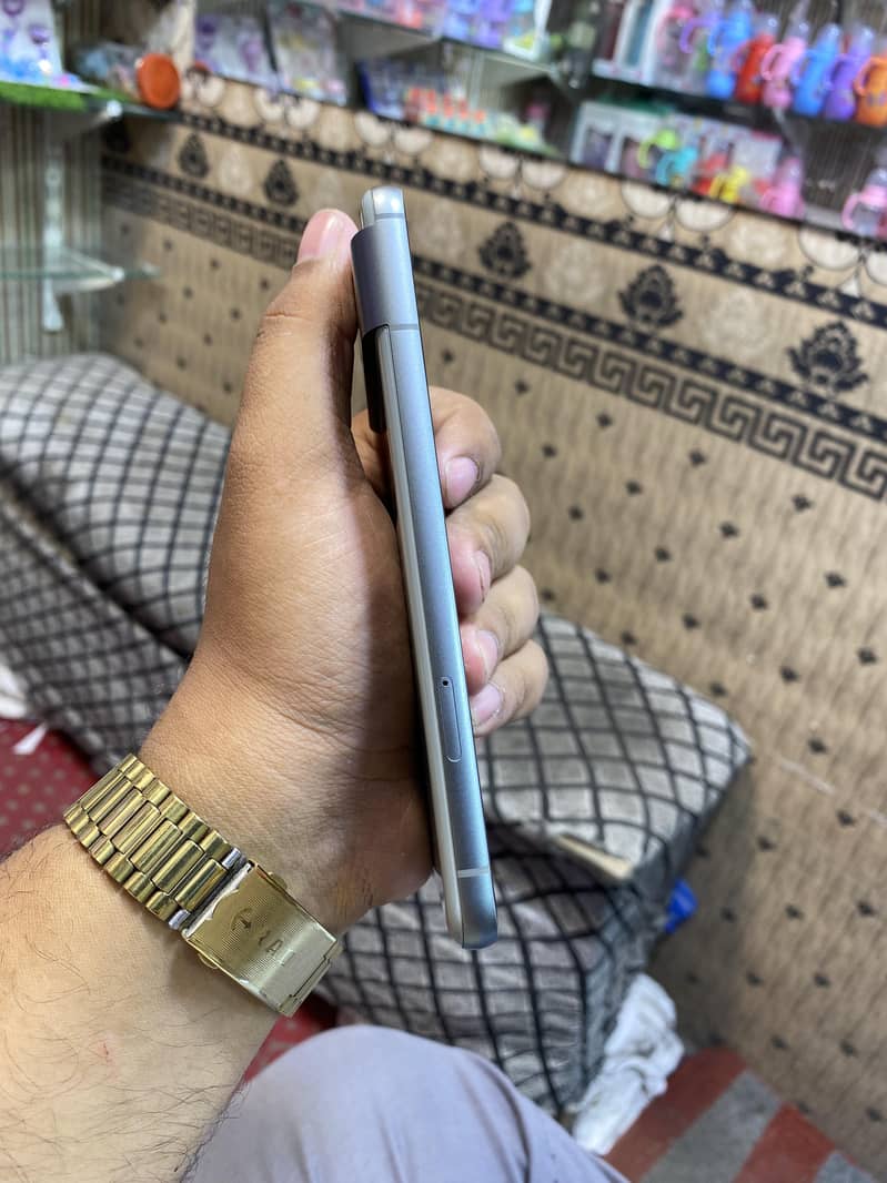 Google Pixel 8 4