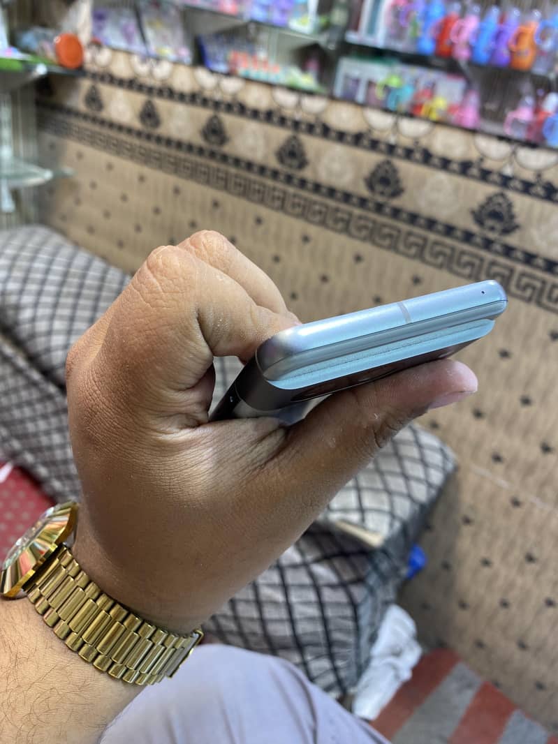 Google Pixel 8 5