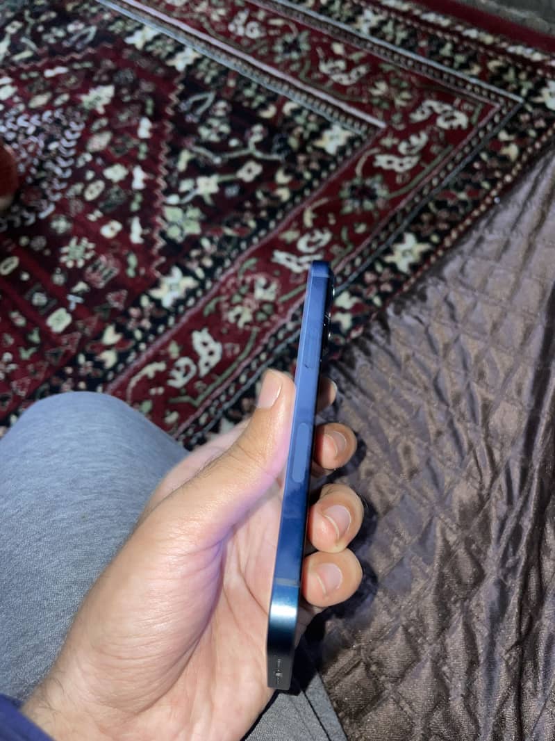Apple iPhone 13 6